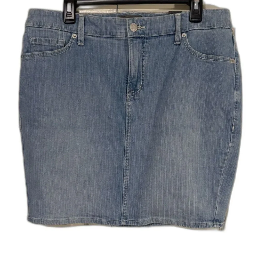 Torrid Women's denim mini skirt 5 pocket design size 12 NWT MSRP $69.90